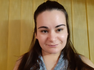 CalinnaGloss - Hello, I am here to express myself in the first place really. Also I am totally in to any fun you can imagine