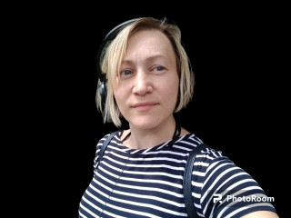 Alter: 38 / Fische - Größe: 160 / normal - Geschlecht: weiblich - Ausrichtung: bisexuell - Haare: blond / kurz - Piercing: mehrere - BH-Größe: B - Hautfarbe: weiss - Augen: blau - Rasur: teilrasiert