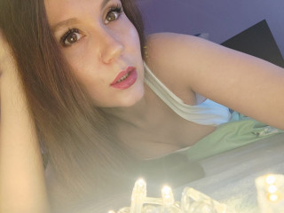 Alter: 35 / Widder - Größe: 168 / schlank - Geschlecht: weiblich - Ausrichtung: heterosexuell - Haare: brünett / mittellang - Piercing: keins - BH-Größe: B - Hautfarbe: weiss - Augen: braun - Rasur: nicht rasiert