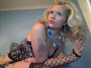 VersauteSexyLady - Hallöchen. :-)

Mein Name ist Margaret. Ich bin 39 Jahre alt und schon geil. Ich liebe es, neue Leute kennen zu lernen und mit ihnen Spass zu haben.

Gerne chatte ich, zeige mich vor der Cam und drehe Clips. Ich bin offen für neue Abenteuer :-) 

Ich warte auf Dich. Küsschen