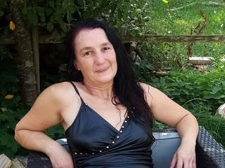 Sandy47 - Tanzen, Musik hören, Lieben, bis wir zwei nicht mehr können ;) - Hübsche Maus will Dich nach aller Kunst der Liebe verwöhnen. Bin bereit für einen geilen hemmungslosen Flirt mit Dir. Auf was wartest Du also noch?! - Alter: 50 / Waage - Größe: 165 / normal - Geschlecht: weiblich - Ausrichtung: heterosexuell - Haare: braun / lang - Piercing: keins - BH-Größe: B - Hautfarbe: weiss - Augen: braun - Rasur: vollrasiert