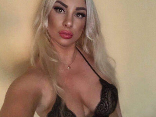  Mein Name ist Luxi, deine blonde, süße Freundin, die dich in den Wahnsinn treiben kann