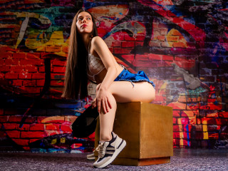 Alter: 25 / Stier - Größe: 152 / normal - Geschlecht: weiblich - Ausrichtung: bisexuell - Haare: schwarz / lang - Piercing: keins - BH-Größe: B - Hautfarbe: schwarz - Augen: schwarz - Rasur: vollrasiert