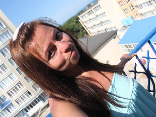 Alter: 32 / Krebs - Größe: 158 / normal - Geschlecht: weiblich - Ausrichtung: bisexuell - Haare: brünett / lang - Piercing: keins - BH-Größe: B - Hautfarbe: weiss - Augen: grün - Rasur: vollrasiert