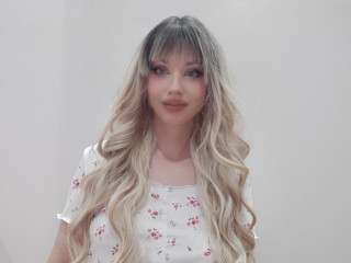 ChloeKiss - Manchmal bin ich gerne schüchtern und manchmal sehr pervers. Ich würde dich gerne kennenlernen.
