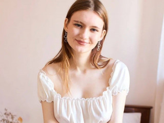  Hallo Leute! Ich bin so froh, hier bei euch zu sein! Ich halte mich für ein nettes Mädchen ;)
