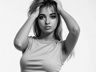 Alter: 34 / Steinbock - Größe: 173 / sportlich - Geschlecht: weiblich - Ausrichtung: heterosexuell - Haare: blond / sehr lang - Piercing: keins - BH-Größe: B - Hautfarbe: weiss - Augen: blau - Rasur: teilrasiert