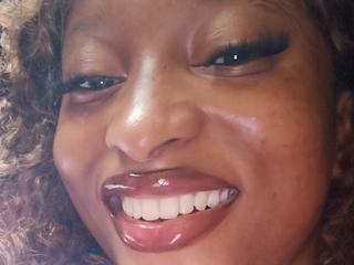 NaughtySlut - Ich bin eine schlanke Single-Frau, liebe Musik, stehe auf Dominanz und Unterwerfung. Ich bin 23 Jahre alt und habe große Träume und Fantasien. Schau in meine Show, wenn du wissen willst, wovon ich fantasiere. Lass uns Spaß haben!