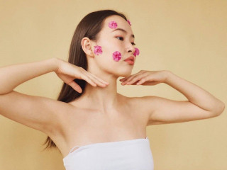 YasminaCherry - Hey Leute! Ich erz&auml;hle euch ein bisschen was &uuml;ber mich, damit ihr mich besser kennenlernt. Ich bin ein lebensfrohes M&auml;dchen, das gerne lacht und Spa&szlig; hat. Ich finde, meine Augen strahlen wundersch&ouml;n, und wenn man sie ansieht, kann man sich darin verlieren. Ich freue mich auf euch.