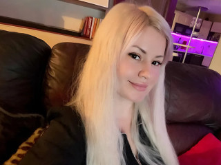 CrystallEyess - Viel Vergnügen in der Gesellschaft einer eleganten Dame mit einem frechen Sinn. Ich kann dabei unglaubliche Orga**en erleben! Hoffentlich kannst du da mithalten.