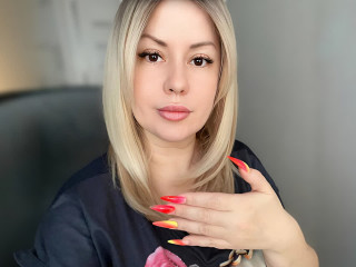 Alter: 40 / Stier - Größe: 168 / normal - Geschlecht: weiblich - Ausrichtung: bisexuell - Haare: blond / lang - Piercing: keins - BH-Größe: C - Hautfarbe: weiss - Augen: grün - Rasur: teilrasiert