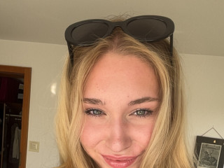 Milabunn - Ich mag es, wenn die Leute beim Tanzen meinen K&ouml;rper anstarren, ich liebe es, mit meinen Br&uuml;sten zu spielen. Ich w&uuml;rde auch gerne B&uuml;cher lesen und ins Fitnessstudio gehen.